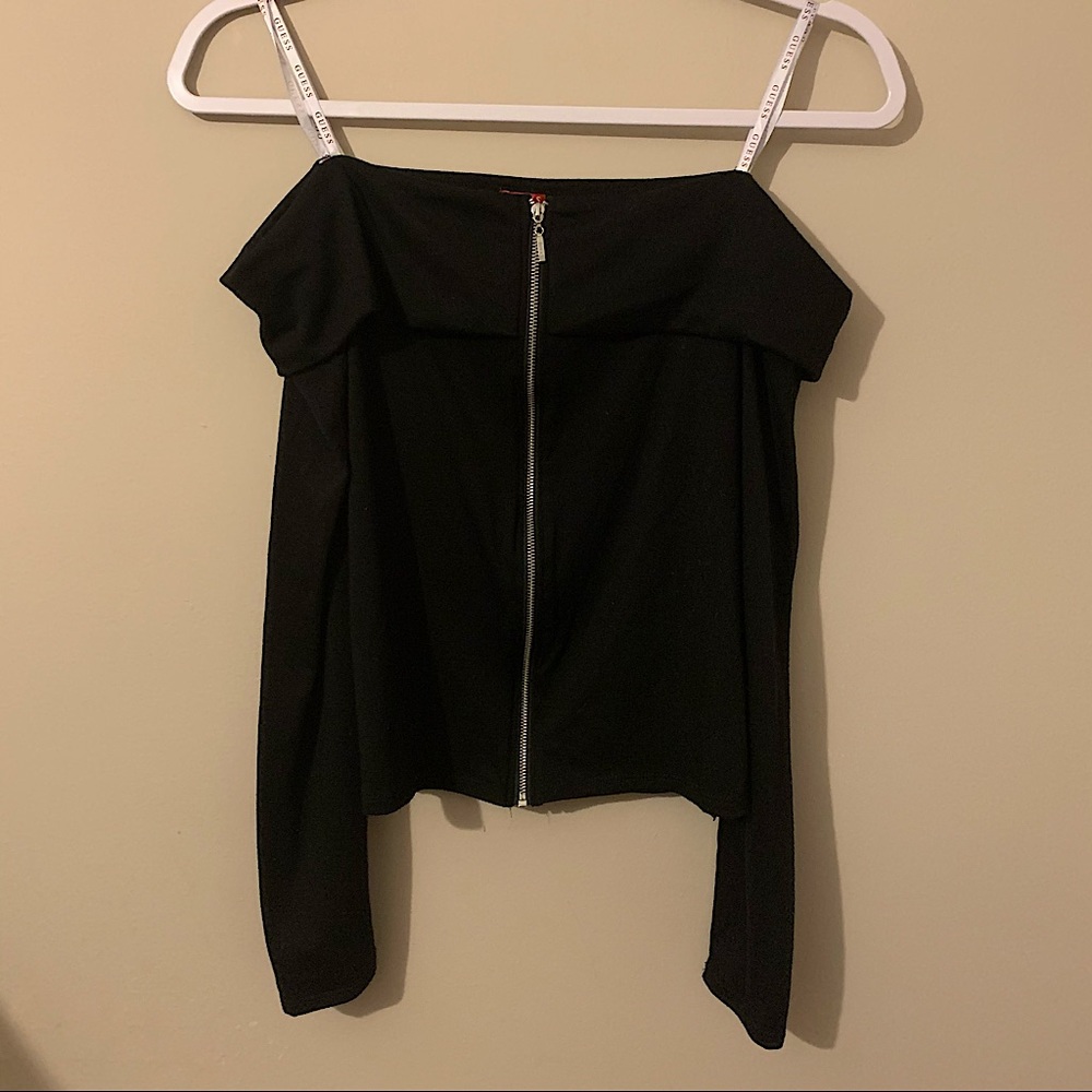 NWOT Guess Off-shoulder top - US Medium